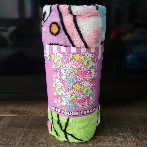 (5) Sanrio Blankets Bundle - Picture 2 of 6